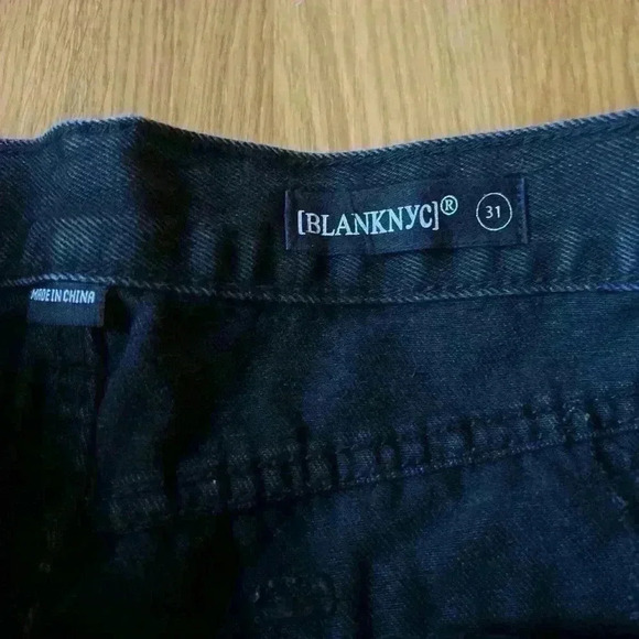 Blank NYC Black Distressed Denim Shorts - Size 31 - Picture 4 of 6